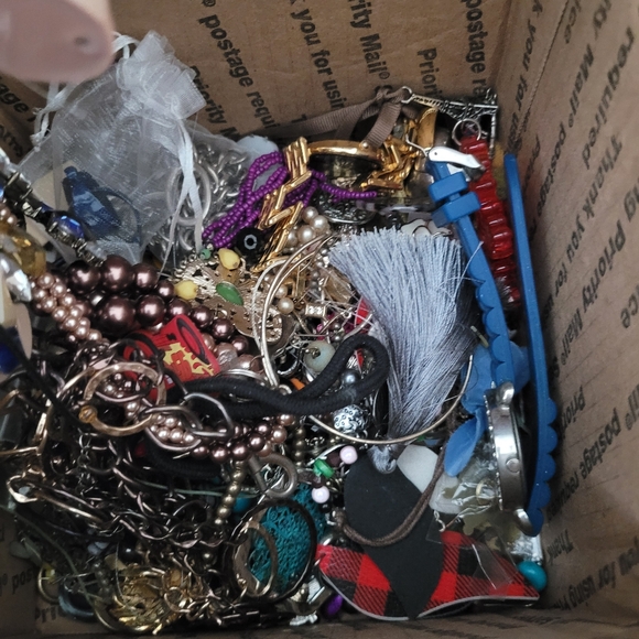 Jewerly crafting and wearable over 4 pounds (lot 2) - Picture 8 of 12